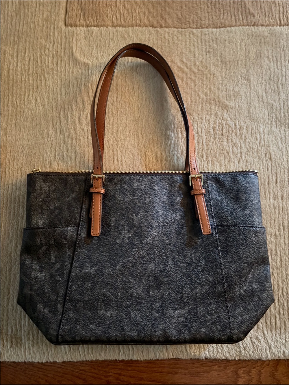 Michael Kors Quinn Signature Shoulder Tote